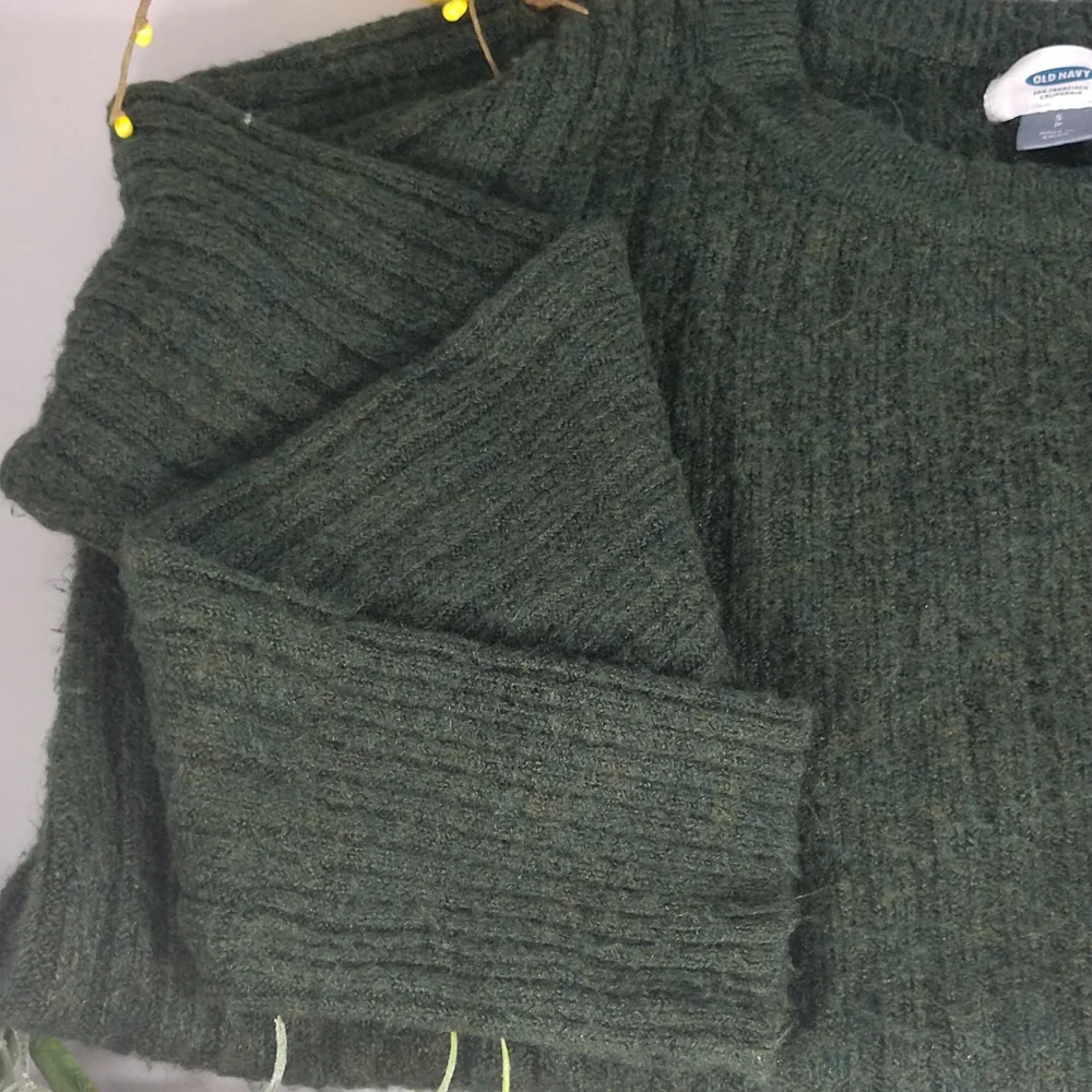 Old Navy Green Sweater Top - Picture 2 of 7